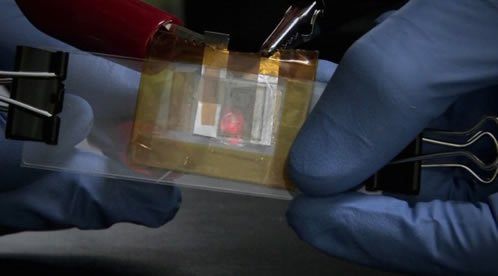 Investigadores crean una nueva batería transparente y flexible Investigadores crean una nueva batería transparente y flexible
