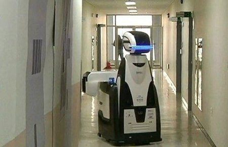 Robot-guardia patrulla una prisión de Corea del Sur