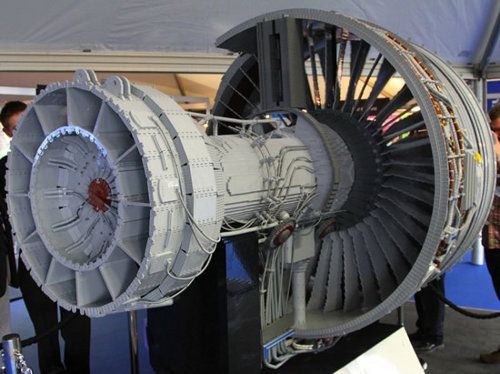 Un motor de avión totalmente funcional hecho con bloques LEGO