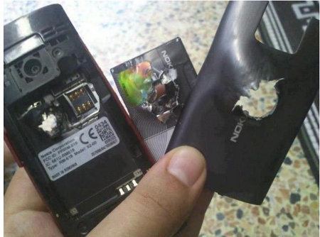 Nokia X2 detiene una bala y salva una vida en Siria
