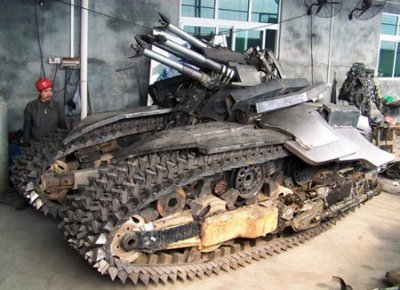 Hombre construye un tanque Megatron de 5 toneladas