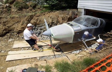 Hombre construyó avión en su sótano