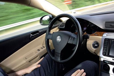 Volkswagen desarrolla sistema de conducción semiautomático