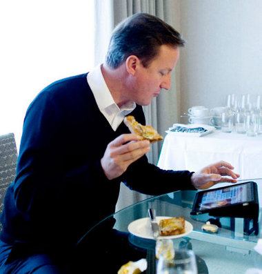 El primer ministro británico comienza a hacer uso del iPad