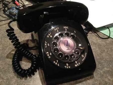 Siri ya puede hablar a través de un viejo teléfono