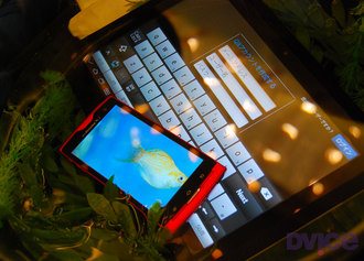 Fujitsu presenta al móvil y al tablet sumergibles más delgados del mundo
