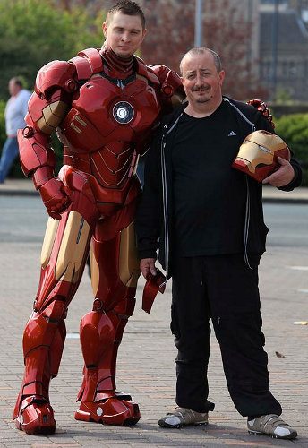 Genial traje de Iron Man hecho con cartón y fibra de vidrio2