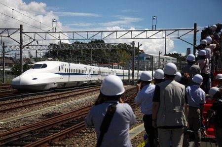 Japón estrena nuevo tren bala