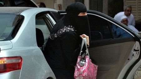 Sistema electrónico de rastreo es usado para las mujeres en Arabia Saudita