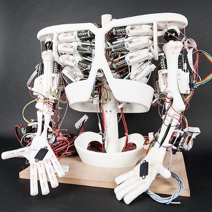Investigadores suizos trabajan en un niño robot