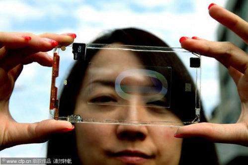 El móvil transparente podría ser una realidad sobre fin de año