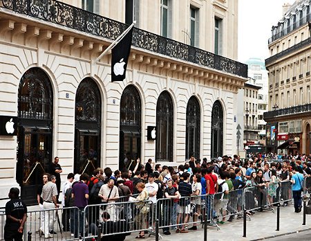Ladrones asaltan tienda de Apple en París y se hacen con más de $1 millón de dólares