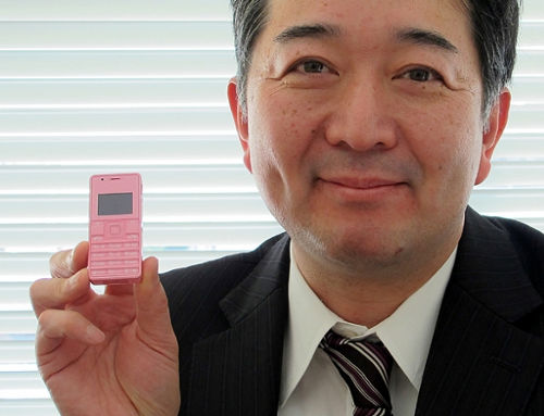 El móvil más pequeño y liviano del mundo tiene una pantalla de 1 pulgada