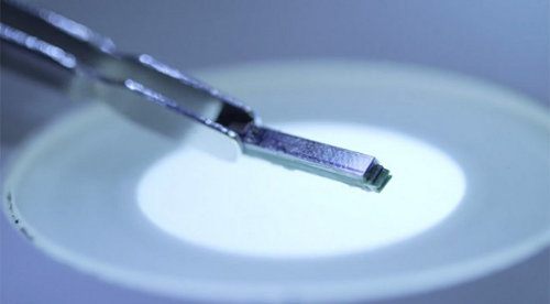 Un implante permite que nuestro smarthpone monitorice nuestra sangre