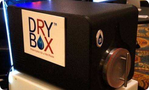 DryBox, un dispositivo que permite revivir móviles mojados