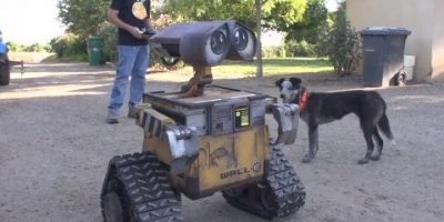 Mira este adorable Wall-E de tamaño real y a control remoto