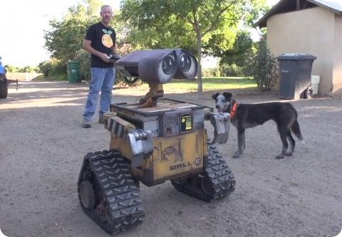 Mira este adorable Wall-E de tamaño real y a control remoto
