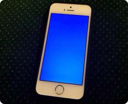 La pantalla azul de la muerte dice presente en el iPhone 5S