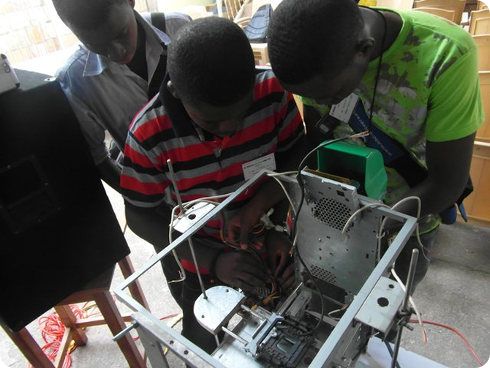 Un-inventor-africano-crea-su-propia-impresora-3D-por-menos-de-100-d%C3%B3lares2.jpg