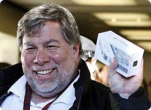 Wozniak opina que Apple tuvo que lanzar un iPhone más grande antes