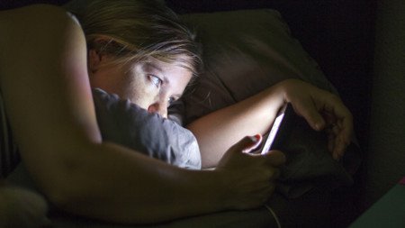 smartphones y tablets causan desorden en tu ciclo del sueño
